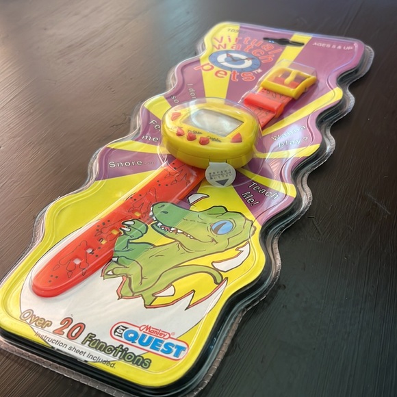Manley Toy Quest 1997 🦖Virtual Pet Watch Electronic Game Rare HTF🦖 - Picture 2 of 5